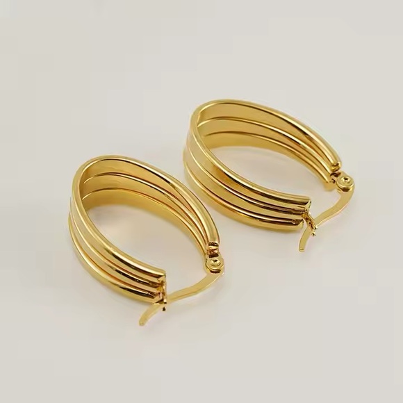 NEW💎18K Gold Plated Hoop Earrings*Huggie Earrings* - Picture 6 of 8